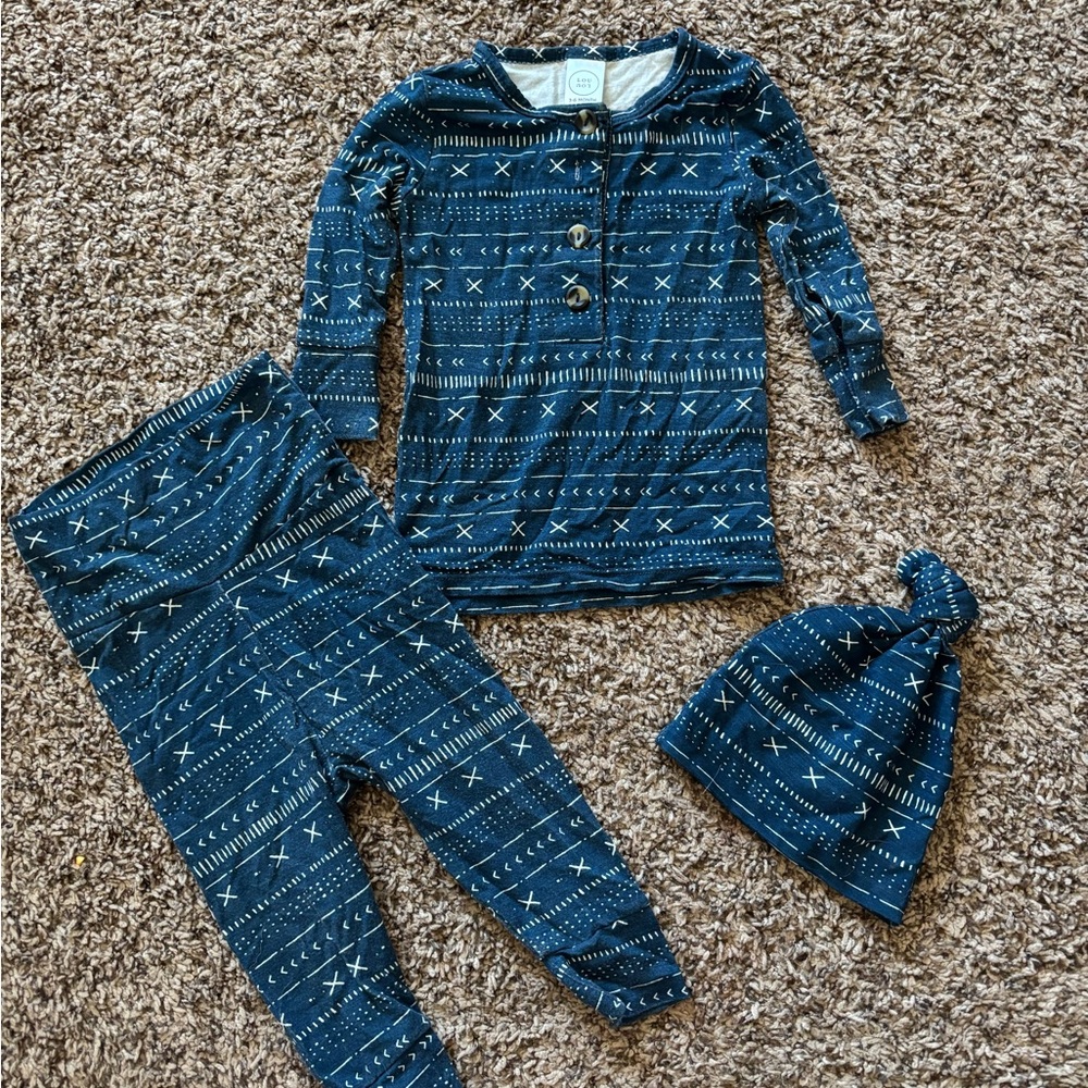 Lou Lou & Company Walker Patterned infant top and bottom Set